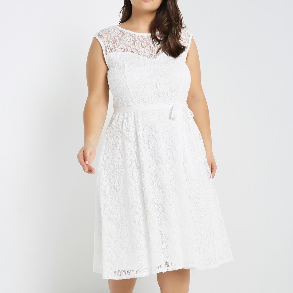 Curvy Queen White Floral Overlay Skater